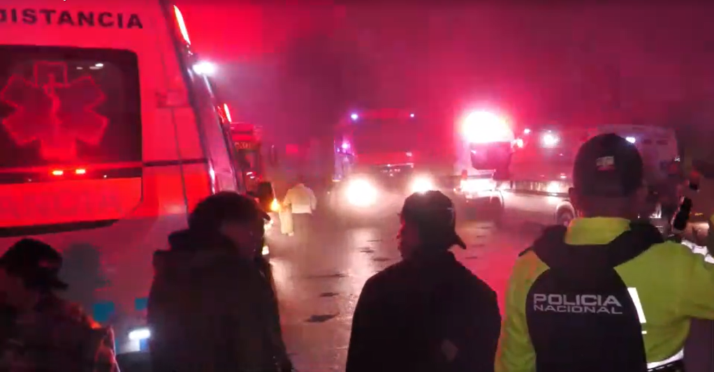 Bus cae a un barranco de 80 metros en Colta y deja dos fallecidos y 37 heridos