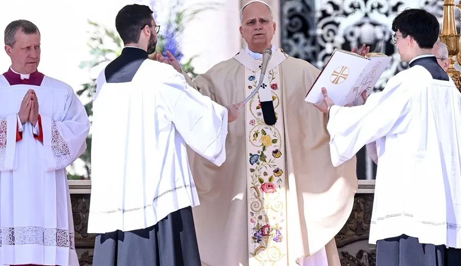 Papa León XIV llama a la esperanza y convoca vigilia por la paz en su primer mensaje de Pascua