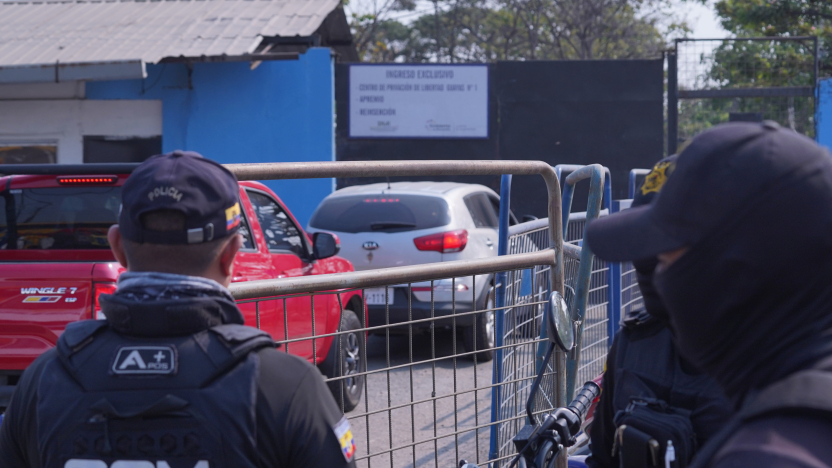Operativo militar se despliega en exteriores de Penitenciaría del Litoral, en Guayaquil