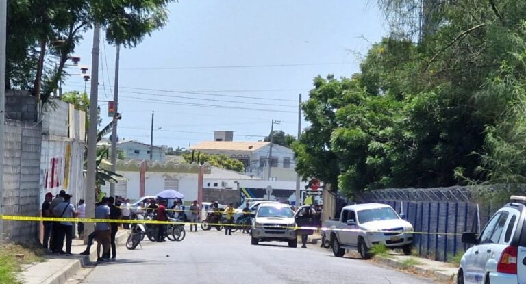 Asesinan a funcionario de Petroecuador dentro de su vehículo en La Libertad