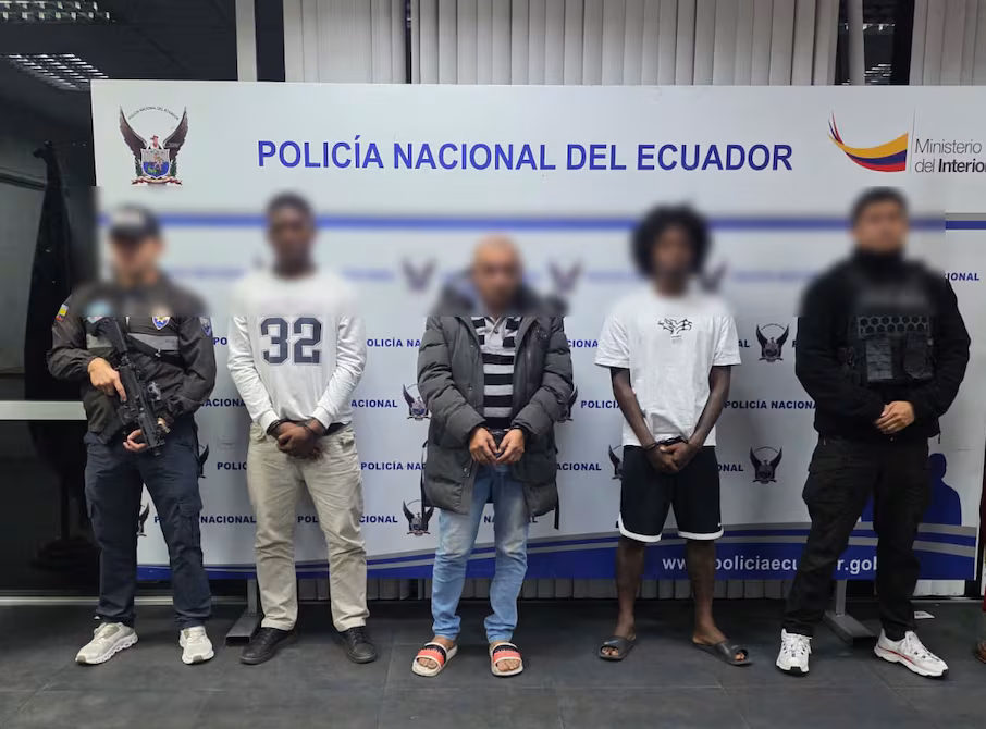 Detienen a dos futbolistas y un entrenador por presunta extorsión contra dirigente deportivo en Ambato