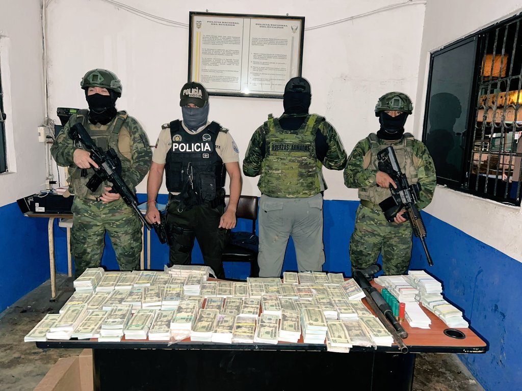 Militares decomisan USD 180.000 falsos durante operativo en Manabí