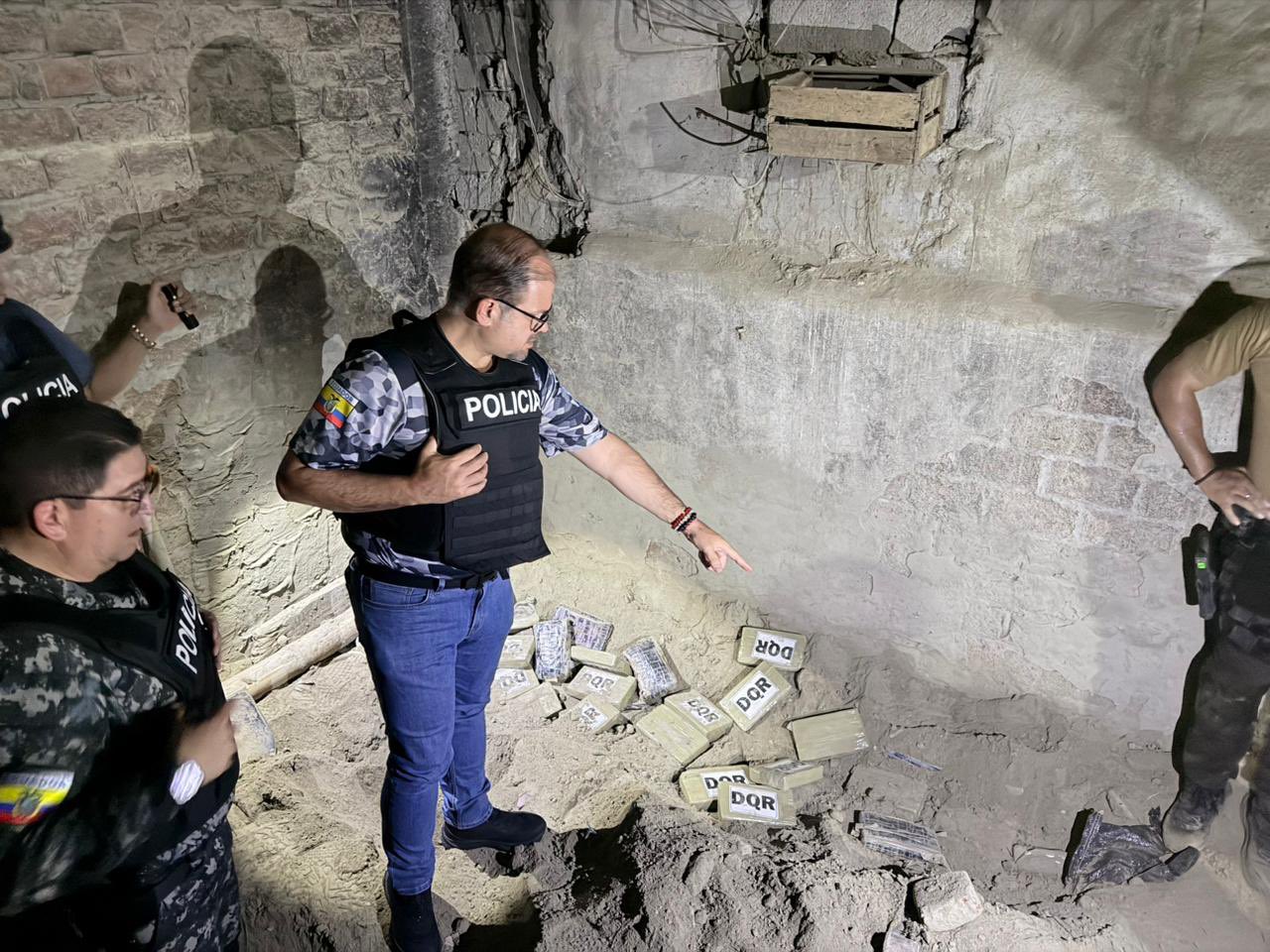 Hallan cerca de media tonelada de droga enterrada en vivienda durante operativo en Tarifa