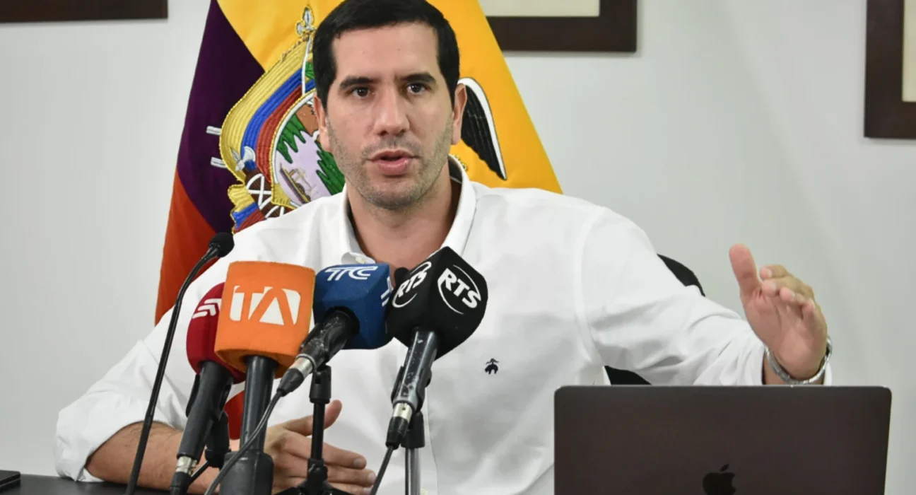Noboa designa a Roberto Luque como su delegado para presidir el COE Nacional