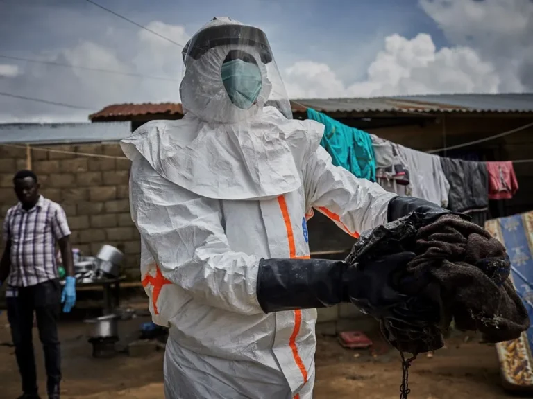 OMS declara emergencia de salud internacional por nuevo brote de ébola en África