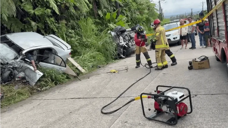 Un muerto y varios heridos deja triple choque en vía Tena - Archidona