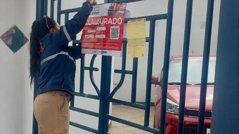 Clausuran dos concesionarias en Quito tras denuncias de presunta estafa