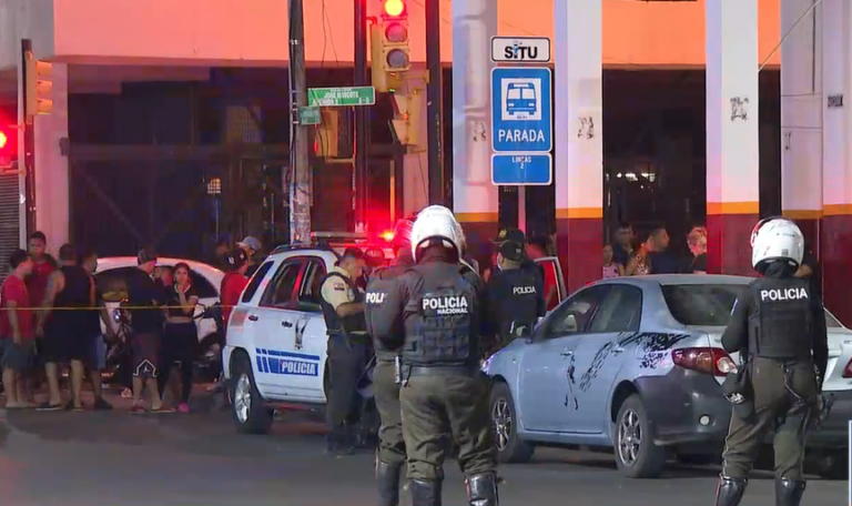 Asesinan a tres personas horas antes del toque de queda en Guayaquil