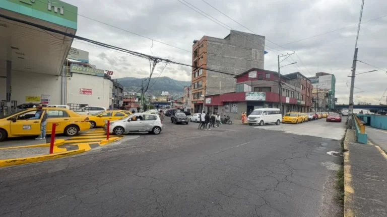 Escasez de gasolina en Quito: estaciones sin Extra y retrasos en abastecimiento generan incertidumbre este lunes