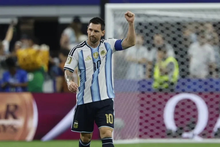 Messi agranda su leyenda mundialista