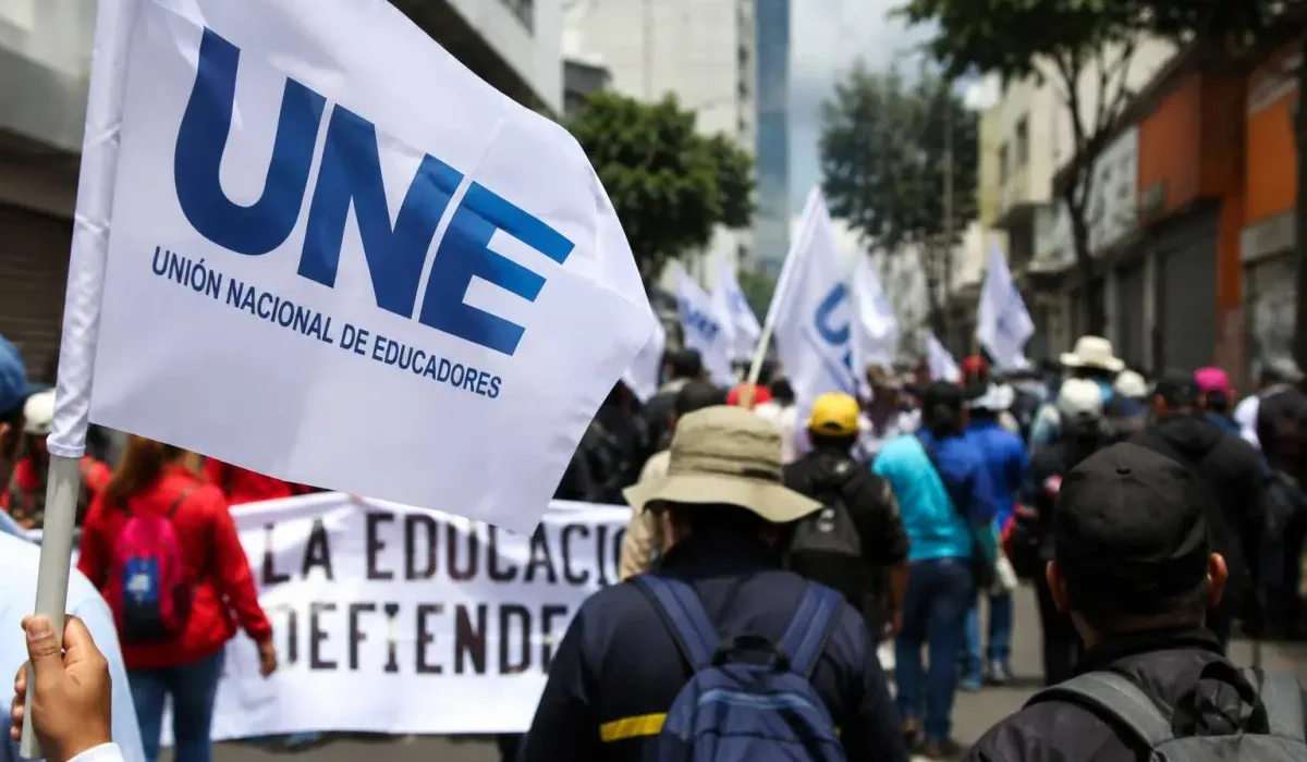 UNE anuncia movilizaciones por alza de combustibles