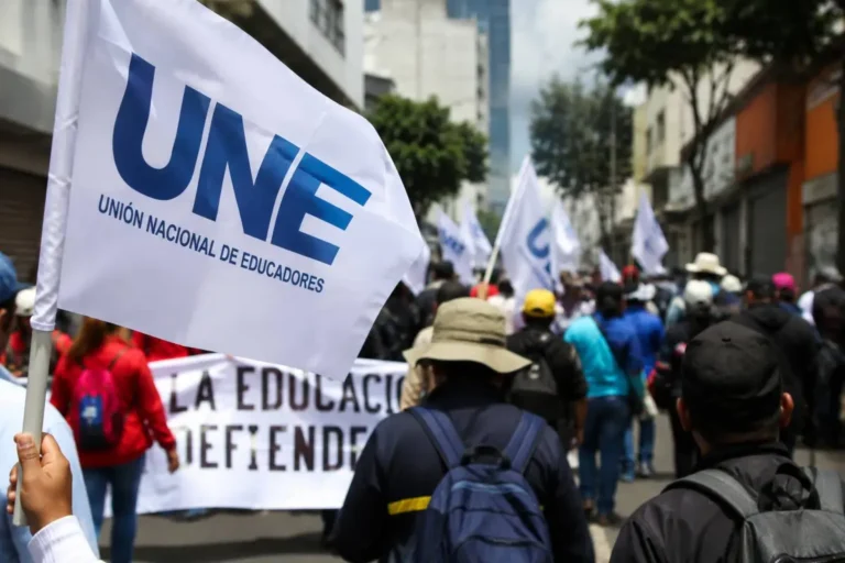 UNE anuncia movilizaciones por alza de combustibles