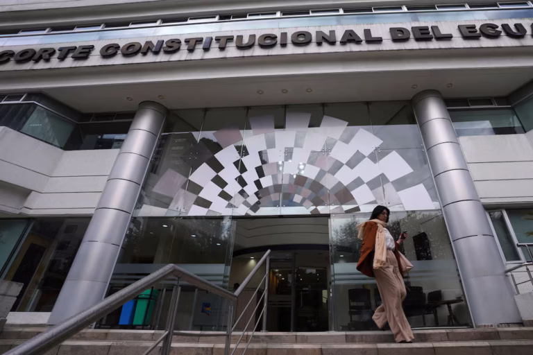 Juristas internacionales cuestionan a la Corte Constitucional