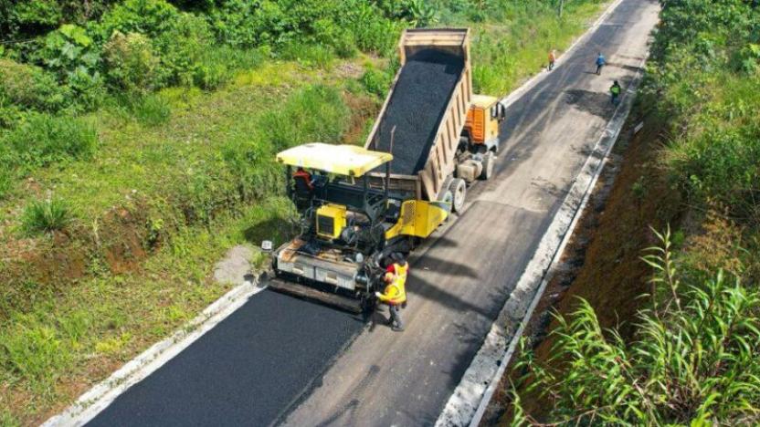 Cierre total de la vía E45 entre Narupa y Loreto por trabajos de asfaltado este viernes