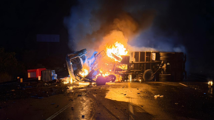 Al menos 12 muertos deja siniestro en vía Guayaquil-Santa Elena 