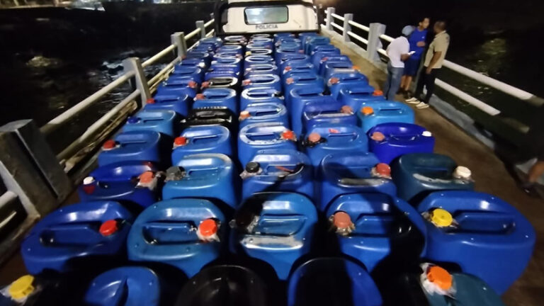 Galápagos: 16 detenidos por tráfico de combustible  