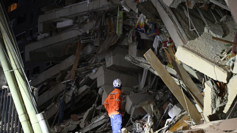 Venezuela declara estado de emergencia tras terremotos