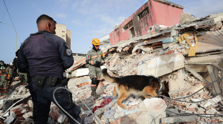 Casi 200 edificios colapsaron por terremotos en Venezuela