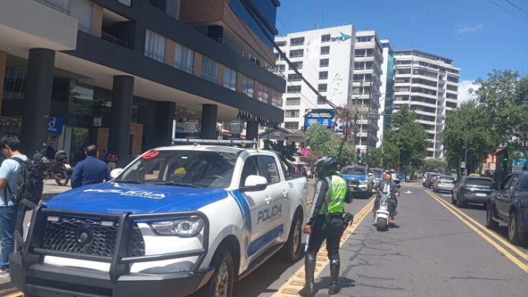 Tres detenidos tras asalto en edificio de Quito