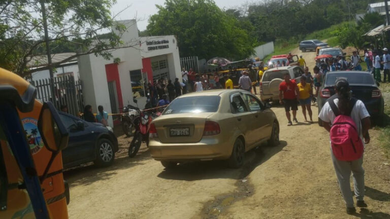 Manabí: matan a estudiante afuera de un colegio