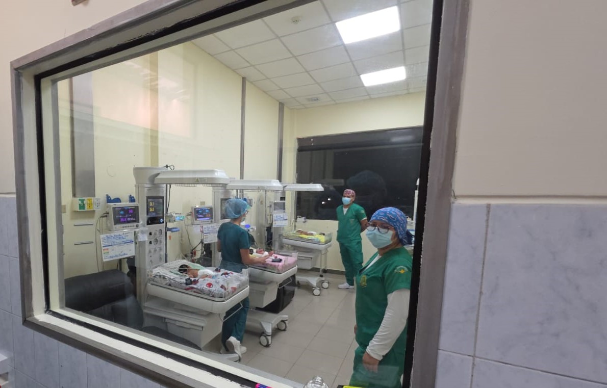 Hospitales de Santa Elena reciben 16 cunas neonatales