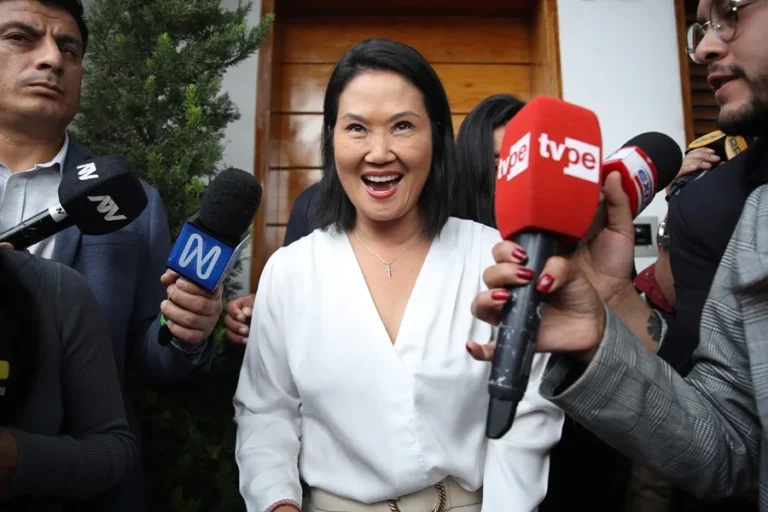 Perú: Fujimori recupera ligera ventaja sobre Sánchez