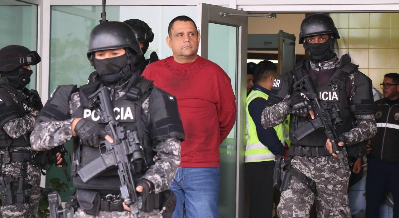 Gobierno anuncia desarticulación de presunta red de lavado de activos vinculada al alcalde de Esmeraldas