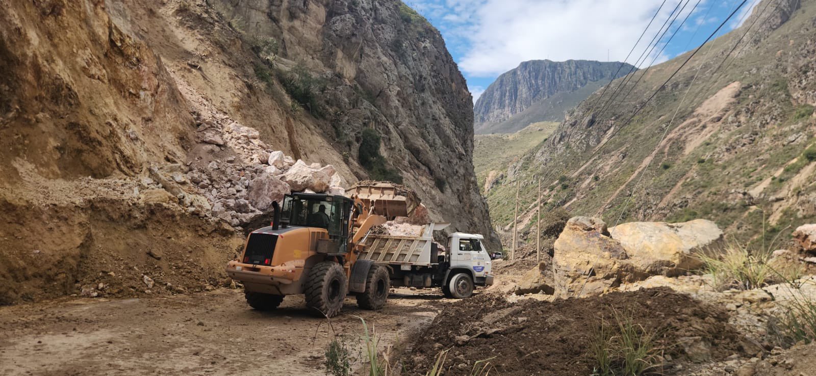 Vía Cuenca-Girón-Pasaje cerrada por deslizamientos