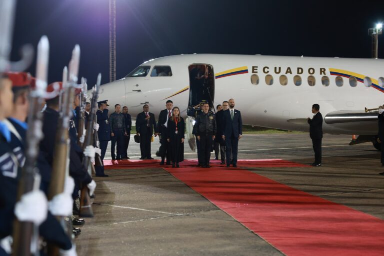 Noboa llega a Paraguay para cumbre del Mercosur