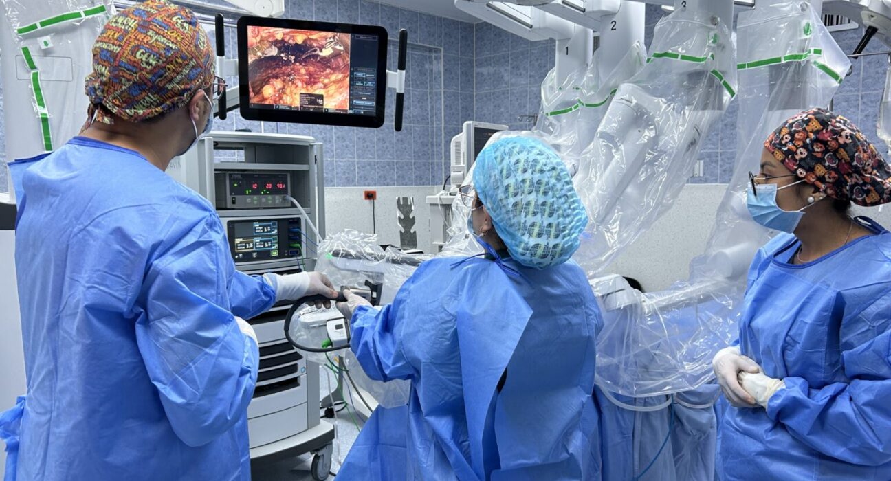 Hospital Eugenio Espejo suma 60 cirugías robóticas especializadas