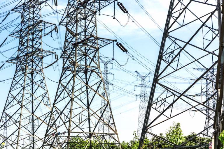Colombia analiza reanudar venta de energía a Ecuador