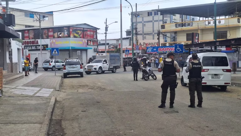 Asesinan a fiscal y su hermana en Manta