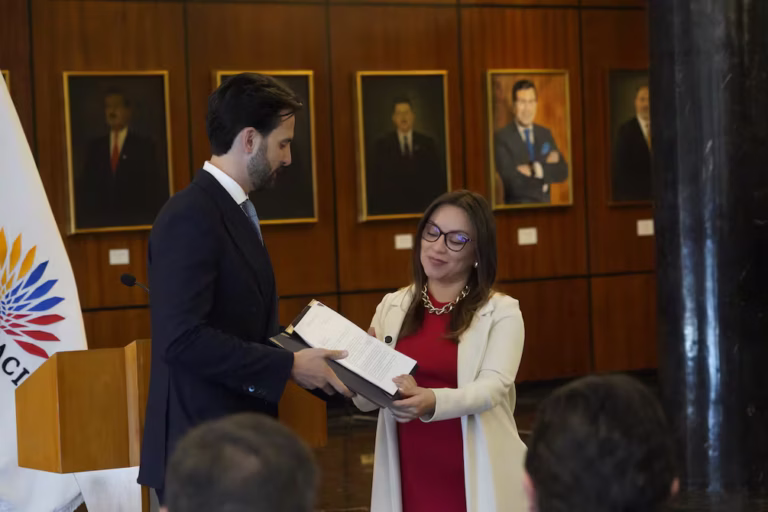 ADN presenta Ley Antimafias, un conjunto de reformas penales y judiciales