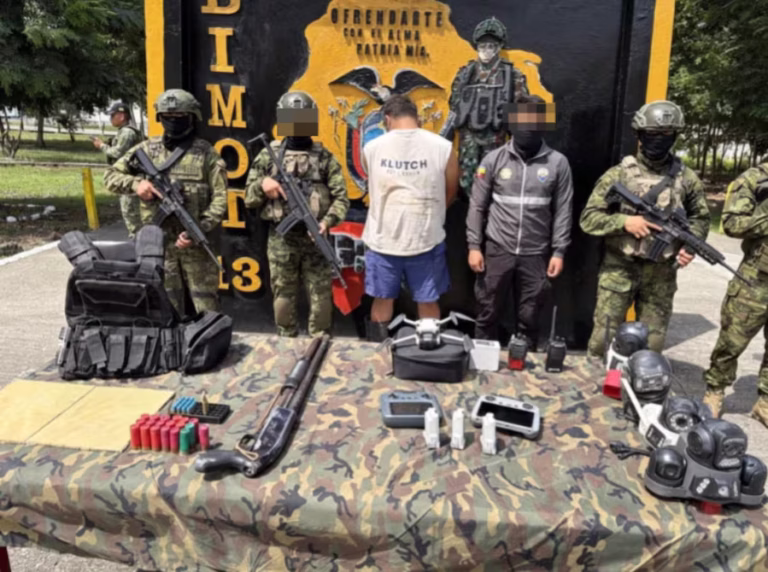 Militares hallan centro de vigilancia clandestino en Esmeraldas