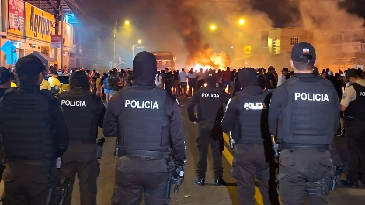 Familiares bloquean T de Daule para exigir búsqueda de ocho jóvenes desaparecidos en Milagro
