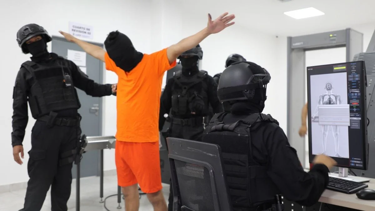 SNAI traslada a 33 cabecillas de grupos criminales a la Cárcel del Encuentro, en Santa Elena