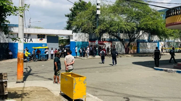 Manta: asesinan a estudiante al salir del colegio