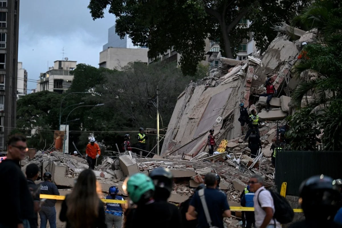 Terremoto derrumba edificios y causa pánico en Venezuela