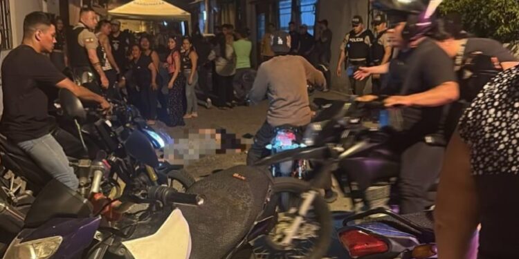 Asesinan a tres hombres durante un velorio en Machala