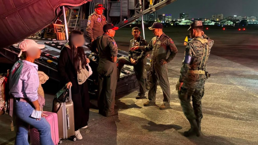 Ecuatorianos afectados por terremotos regresan desde Venezuela