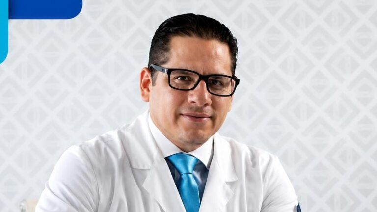 Noboa designa a Juan Carlos Aveiga como nuevo ministro de Salud