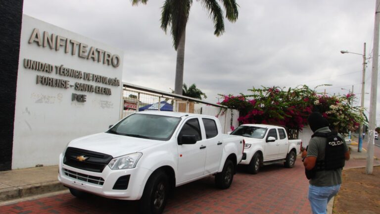 Fiscalía allana morgue de Santa Elena