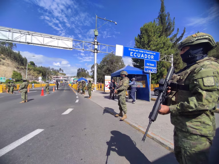 Ecuador y Colombia alistan operativos contra crimen en frontera