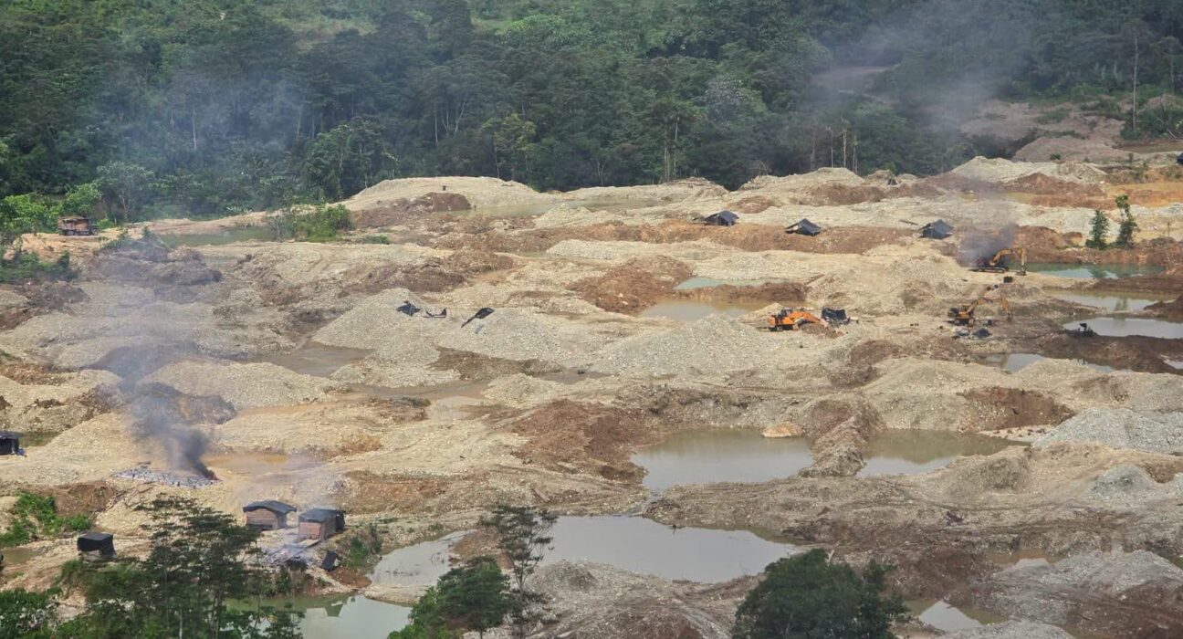 Militares destruyen campamentos de minería ilegal en Esmeraldas