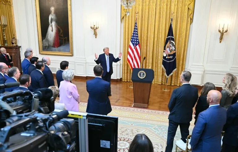 Trump asegura que documentos de CIA vinculan a Maduro con manipulación electoral