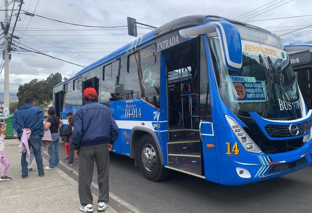 Transportistas suspenden paro, pero exigen revisar tarifas