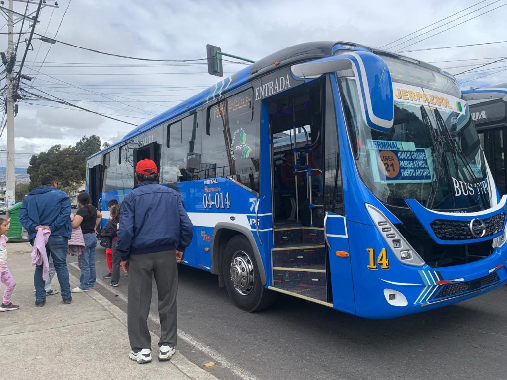 Transportistas suspenden paro, pero exigen revisar tarifas