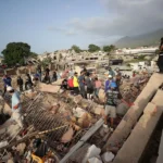 Sospechoso de asesinato muere al caer a una quebrada en Quito