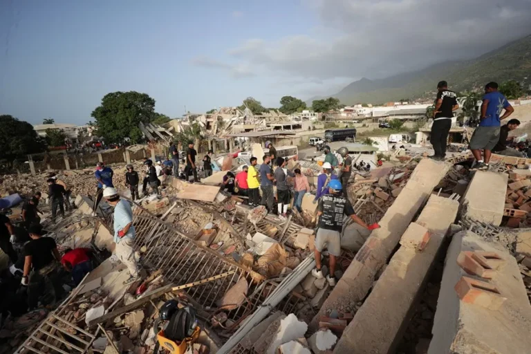 Suben a 4.734 los muertos por doble terremoto en Venezuela