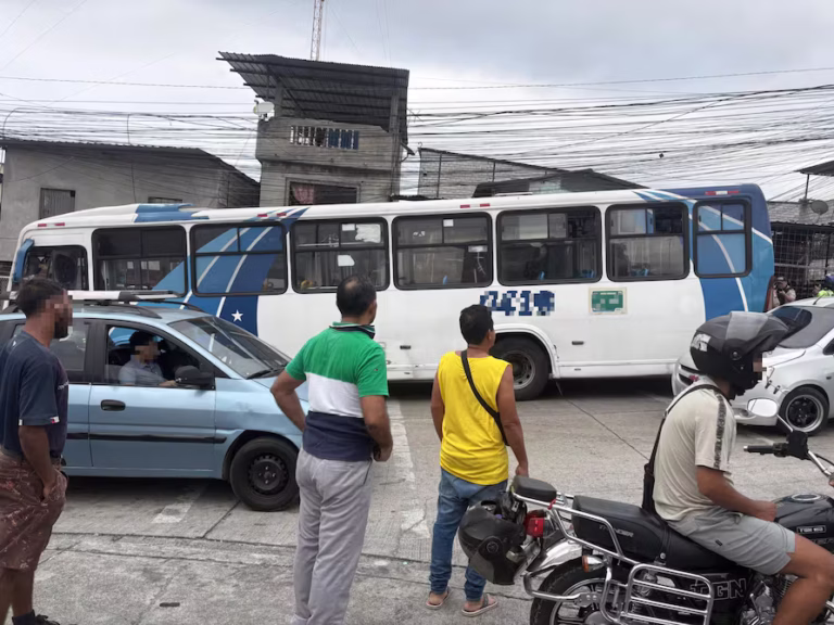 Guayaquil: asesinan a hombre dentro de bus de transporte público